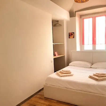 To - House Turín